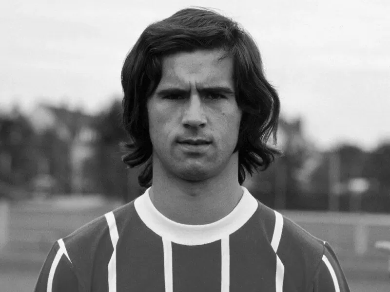 Gerd Müller - Tiền đạo xuất sắc của giới bóng đá Gerd Müller - Tiền đạo xuất sắc của giới bóng đá